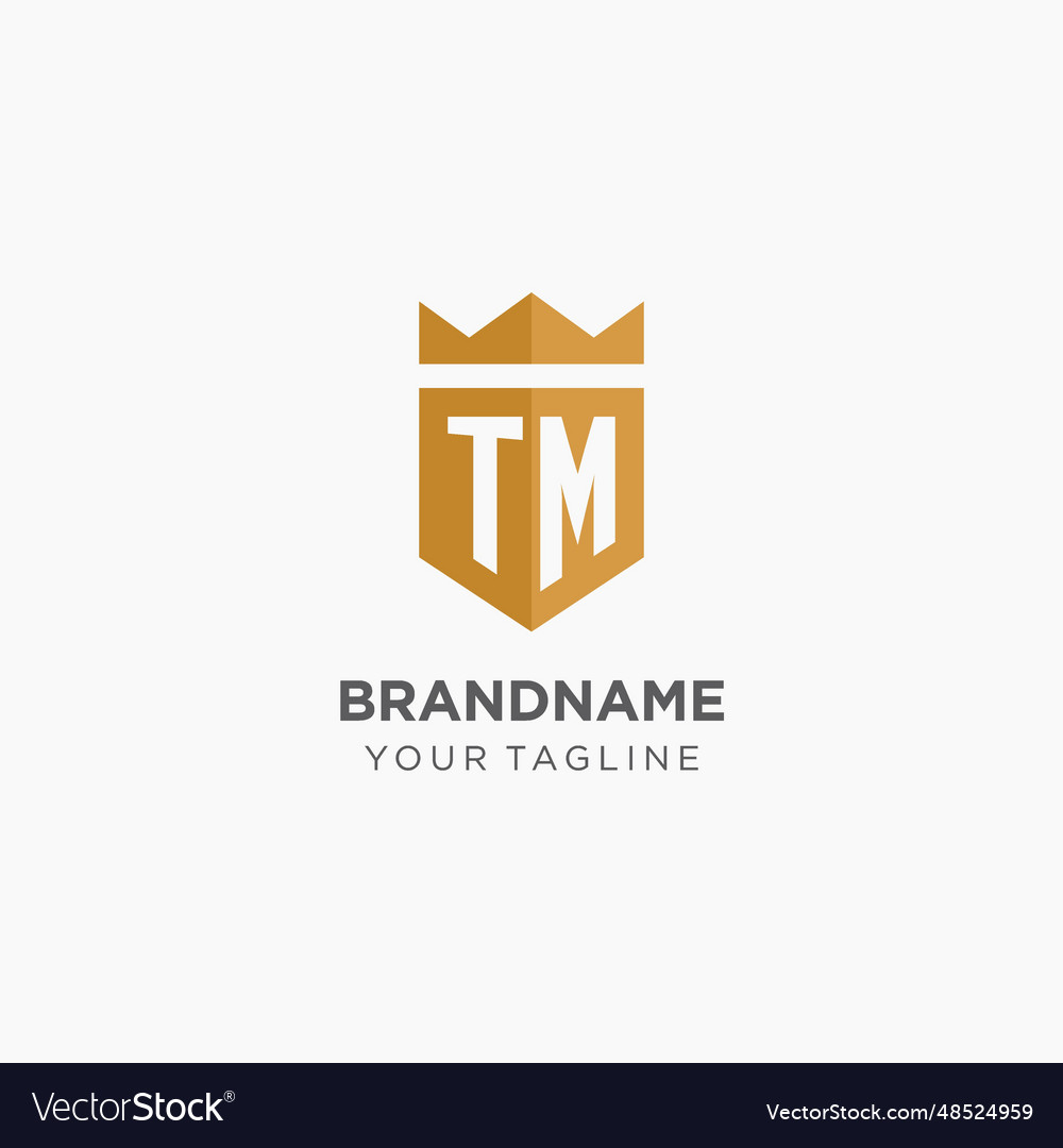 Monogram tm Logo mit geometrischem Schild und Krone