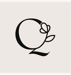 Beautiful Fashion Beauty Logo Letter Q